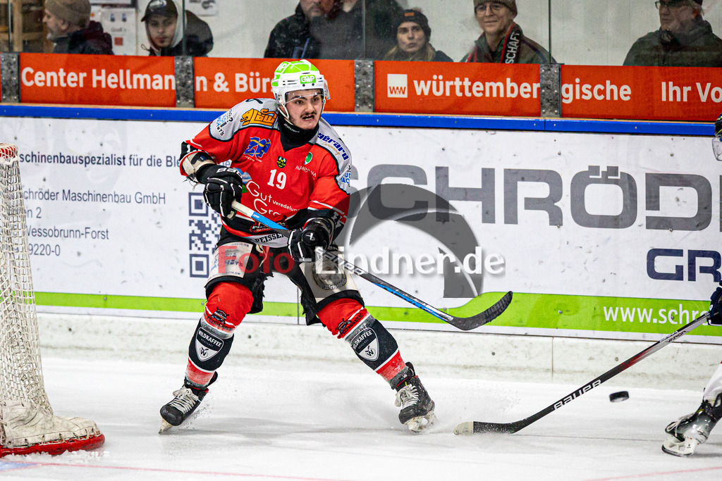 TSV Peißenberg MINERS gegen VfE Ulm/Neu Ulm DEVILS | Eishockey Bayernliga Herren Vorrunde 2024/25, TSV Peißenberg MINERS gegen VfE Ulm/Neu Ulm DEVILS, 20250105,Matthäus LIDL (MINERS 19) in Aktion,2025-01-05 in Peißenberg (Eisstadion Peißenberg)Matthäus LIDL (MINERS 19)Copyright: WolfgangxLindner foto-lindner.de