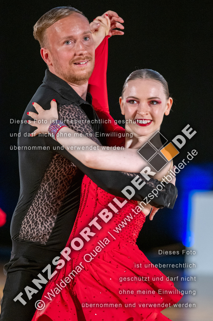 20250503-01006 | Hier finden Sie Tanz Bilder vom Latein und Standard Formationen tanzen. Sportbilder vom Tanzsport. Schöne Fotos und von Weltmeisterschaft, Europameisterschaft, Bundesliga, Regionalliga, Oberliga und Landesliga sowie von GOC Stuttgart, DanceComp, WM Bremen