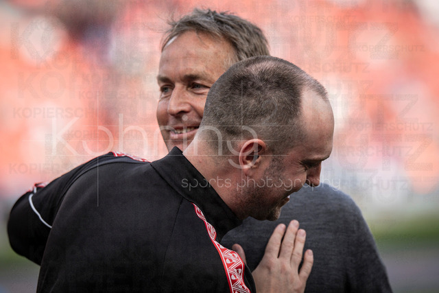 German Bundesliga, Bayer 04 Leverkusen vs. RB Leipzig, 02.05.2026 | LEVERKUSEN, GERMANY - MAY 2, 2026 :  Kasper Hjulmand (Head Coach Bayer 04 Leverkusen) and Ole Werner (Headcoach RB Leipzig) greeting before during the German Bundesliga match on gameday 32 between Bayer 04 Leverkusen vs. RB Leipzig at BayArena on May 2, 2026 in Leverkusen, Germany. DFL REGULATIONS PROHIBIT ANY USE OF PHOTOGRAPHS AS IMAGE SEQUENCES AND/OR QUASI-VIDEO.