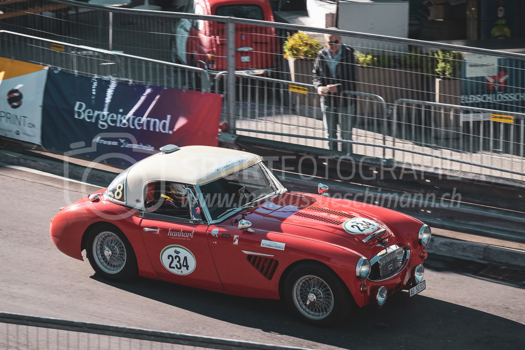 21. Arosa ClassicCar 2025 - 6. =September= 2025 | Corina Trevisan Fischer aus Aarau (SUI) in einem Austin Healey 3000 MK III aus dem Jahre 1964 mit Startnummer 234 am Arosa ClassicCar 2025 in der Kategorie Classic Trophy..@arosaclassiccar, @arosa.official, #arosaclassiccar, #arosa, #76curves, #classiccarBild: Sportfotografie Markus Aeschimann | www.markus-aeschimann.ch - Realisiert mit Pictrs.com