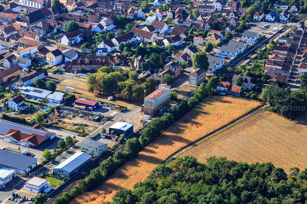 Luftbild: Bahnhofstr in Rheinzabern im Bundesland Rheinland-Pfalz in Deutschland. Foto: IMG_134023.jpg vom 21.08.2022 durch Werner Riehm/FLY-FOTO.de