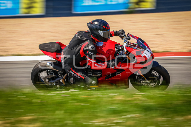 0112-260527NBR-002_112 | Deine Full-Service-Agentur für ✔️Videoproduktionen und ✔️Motorsportfotografie Jetzt Angebot anfragen!