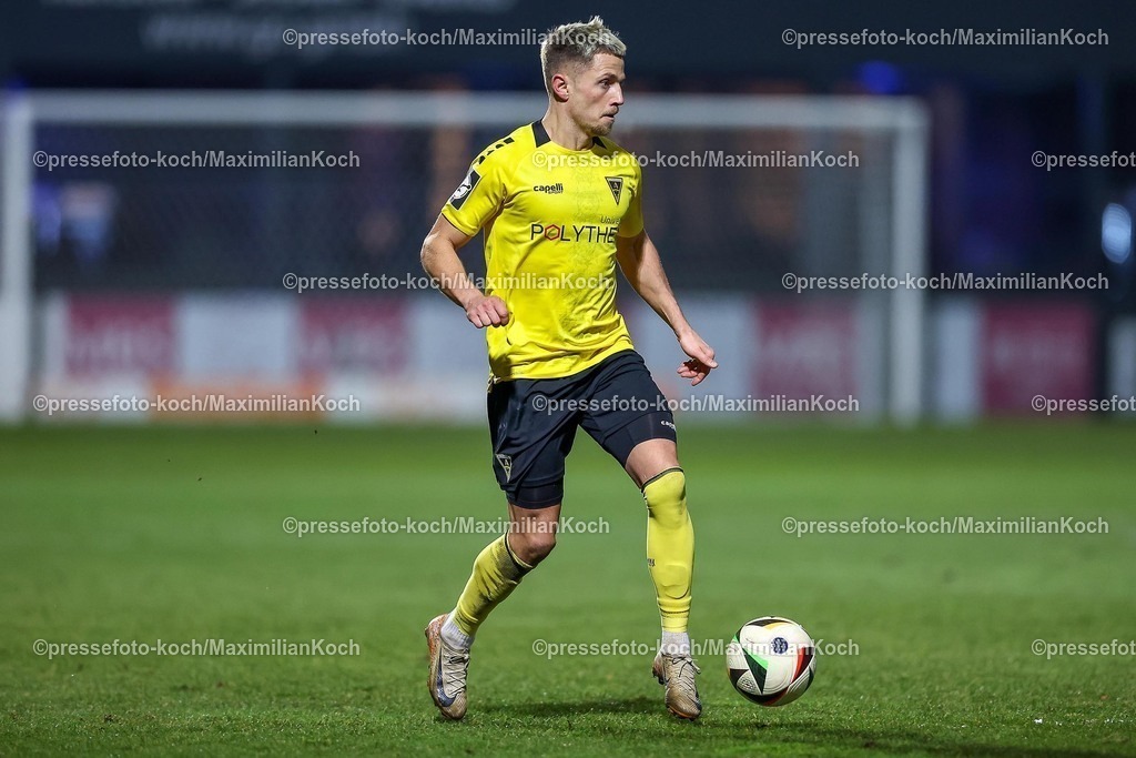 FCVK14022502142 | 14.02.2025, Fußball, FC Viktoria Köln – Alemannia Aachen, 3.Liga, Sportpark Höhenberg, Saison 2024 2025: Lukas Scepanik (Alemannia Aachen #8)DFB regulations prohibit any use of photographs as image sequences and or quasi-video.