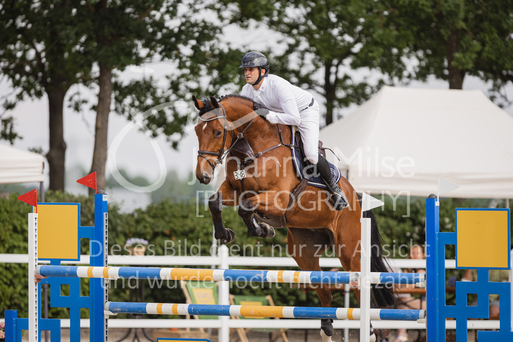 230616_Lemwerder_Springpf-M-789 | Deine schönsten Turniermomente als professionelle Fotos! Entdecke hochwertige Pferdesport-Fotografie im Online-Shop. Jetzt Fotos finden & bestellen!