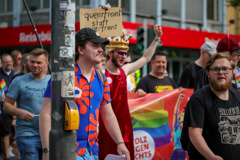 CSD_Moers_190725_033 | Bildergalerie von Sport-Ereignissen aber auch von weiteren spannenden Dingen - nicht nur vom Niederrhein. In Anlehnung an den bekannten Spruch von Hanns Dieter Hüsch heißt das Motto: "Niederrhein ist überall".  - Realisiert mit Pictrs.com