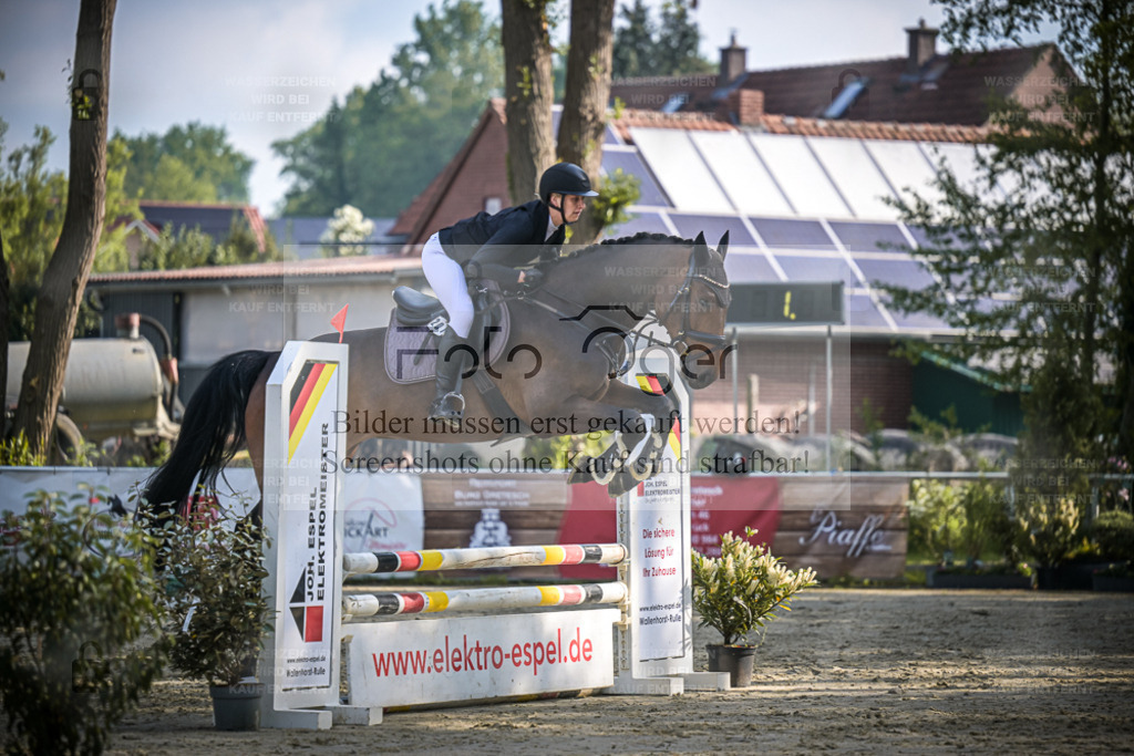 DOS_4985 | Entdecke hochwertige Reitturnierfotos von Foto Oger. Professionell, emotional und authentisch – jetzt Lieblingsmomente im Shop bestellen. - Realisiert mit Pictrs.com