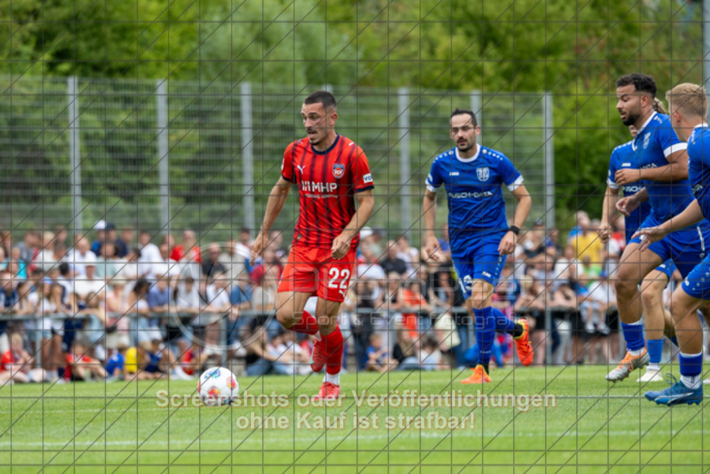 20250706_155252_1020 | #,TSG Salach (blau) vs. 1.FC Heidenheim (rot), Fußball, Freundschaftsspiel - WfV, Saison 2025/2026, Rasensportplatz, Staufenecker Str. 41, 73084 Salach, 06.07.2025 - 15:30 Uhr,Foto: PhotoPeet-Sportfotografie/Peter Harich