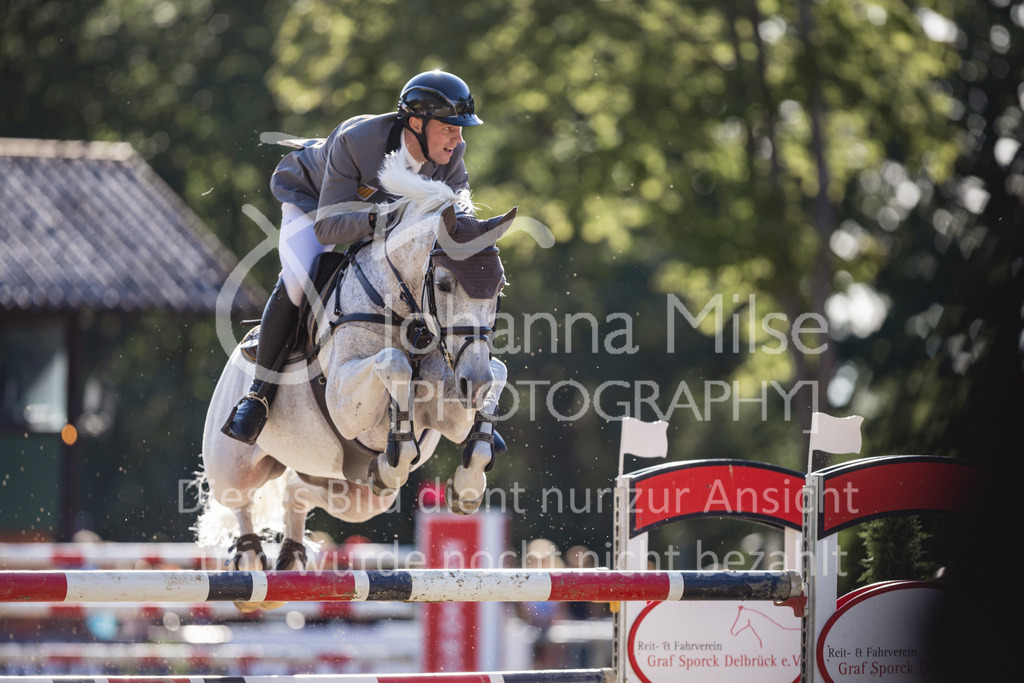 230826_Delbrueck_S1-Spr-933 | Deine schönsten Turniermomente als professionelle Fotos! Entdecke hochwertige Pferdesport-Fotografie im Online-Shop. Jetzt Fotos finden & bestellen!