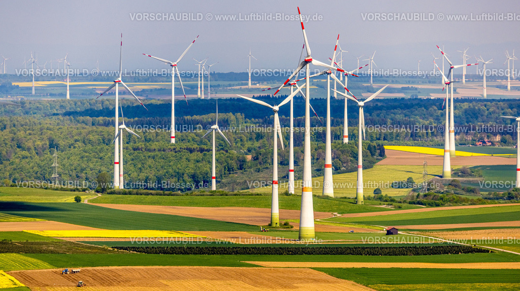 BadWuennenberg240504023 | Luftbild, Windpark und Windfarm Windenergieanlage, Windräder und Rapsfelder bei Radlinghausen, Messinghausen, Brilon, Ostwestfalen, Sauerland, Nordrhein-Westfalen, Deutschland