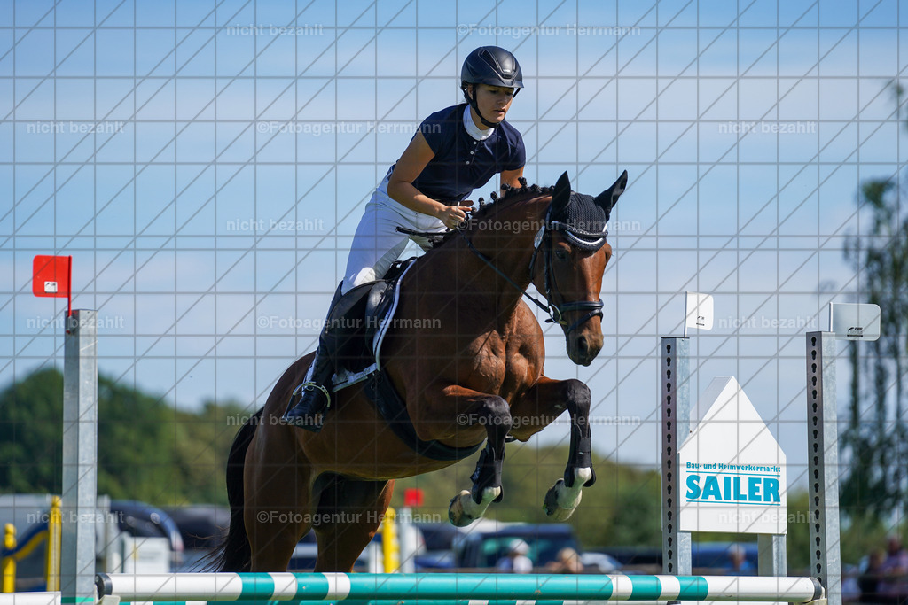 20230917-FAH09422 | Landsberg am Lech, 2023, Kaufbeuren, Kempten, Allgäu, Turnierfotografen Bayern, Fotoagentur Herrmann, Turnierbilder, Reitsport Fotos, Pferdefotograf, Augsburg, Bad Tölz, Dachau, Karlsfeld, Memmingen, Buchloe, Schwabmünchen