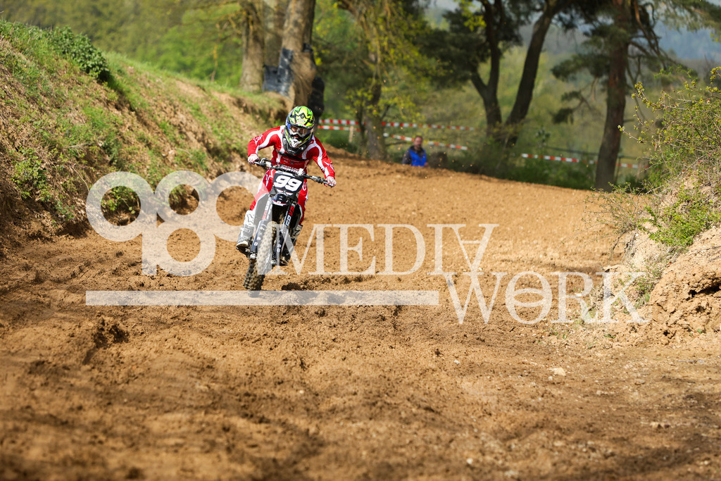 5E6A9614 | 989 MEDIAWORK