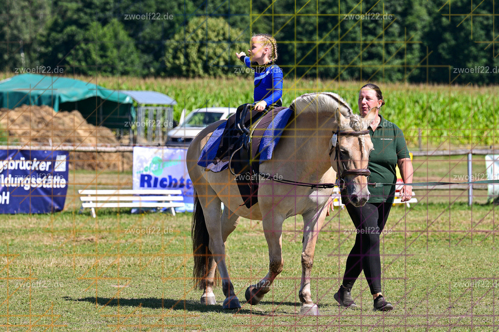 30 Jahre RFV Pulsnitz e.V., Pulsnitz am 09.08.2026 | 30Jahre Reit- und Fahrverein Pulsnitz e.V., Pulsnitz am 08.08.26, Zur 28. breitensportlichen Veranstaltung des RFV Pulsnitz e.V. fanden verschiedene Wettbewerbe in nahezu allen Disziplinen des Pferdesport statt.- Voltigier-Wettbewerb im Schritt - Realisiert mit Pictrs.com