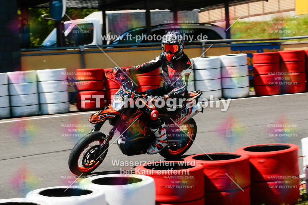 Moto-TeamOBK-22499 | Hier findet Ihr Bilder von Touristenfahrten auf der Nürburgring Nordschleife oder von anderen Veranstaltungen die ich besucht habe. Viel Spass beim Durch Schauen 