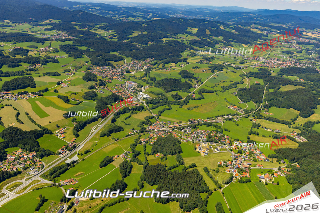 Aktuelles Luftbild von Hochgart Gotteszell - Die Luftaufnahme wurde 2022 mittels UL-Flugzeug erstellt ( keine Drohne ) - hochauflösende Kamera-Systeme von  Canon -Beste Qualität - Für grossformatige Ausdrucke geeignet. Die Geschenkidee !