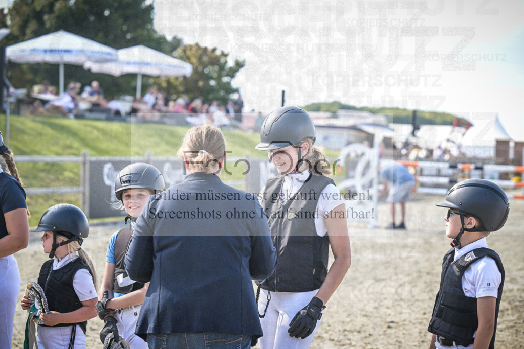 DOS_0057 | Entdecke hochwertige Reitturnierfotos von Foto Oger. Professionell, emotional und authentisch – jetzt Lieblingsmomente im Shop bestellen.Deutschlandweite Turnierfotografie. - Realisiert mit Pictrs.com