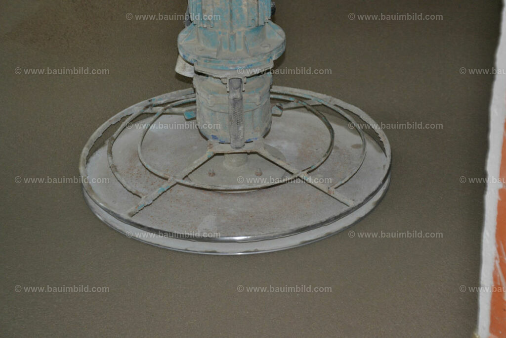 bib-lg19-fussbodenaufbau-0174 | Nach LV-Leistungsgruppen sortierte Detailfotos über den Bau eines Hauses. Alle Hausbau-Bilder direkt vom Urheber und Autor der Website Haus-Selber-Bauen.com