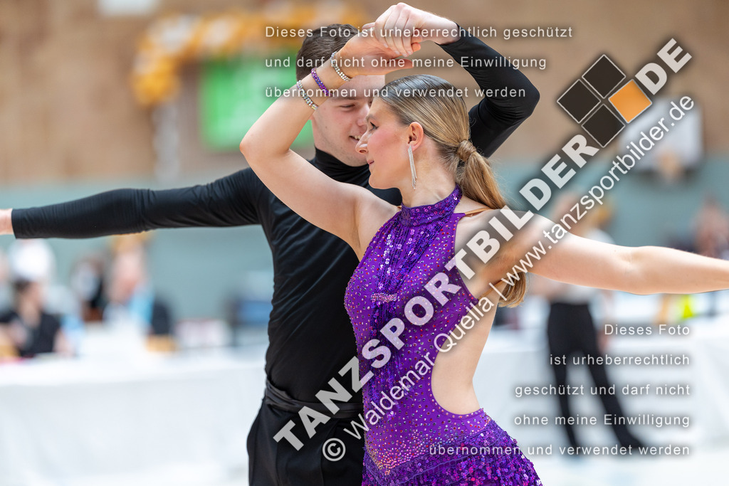 20240810-01813 | Hier finden Sie Tanz Bilder vom Latein und Standard Formationen tanzen. Sportbilder vom Tanzsport. Schöne Fotos und von Weltmeisterschaft, Europameisterschaft, Bundesliga, Regionalliga, Oberliga und Landesliga sowie von GOC Stuttgart, DanceComp, WM Bremen