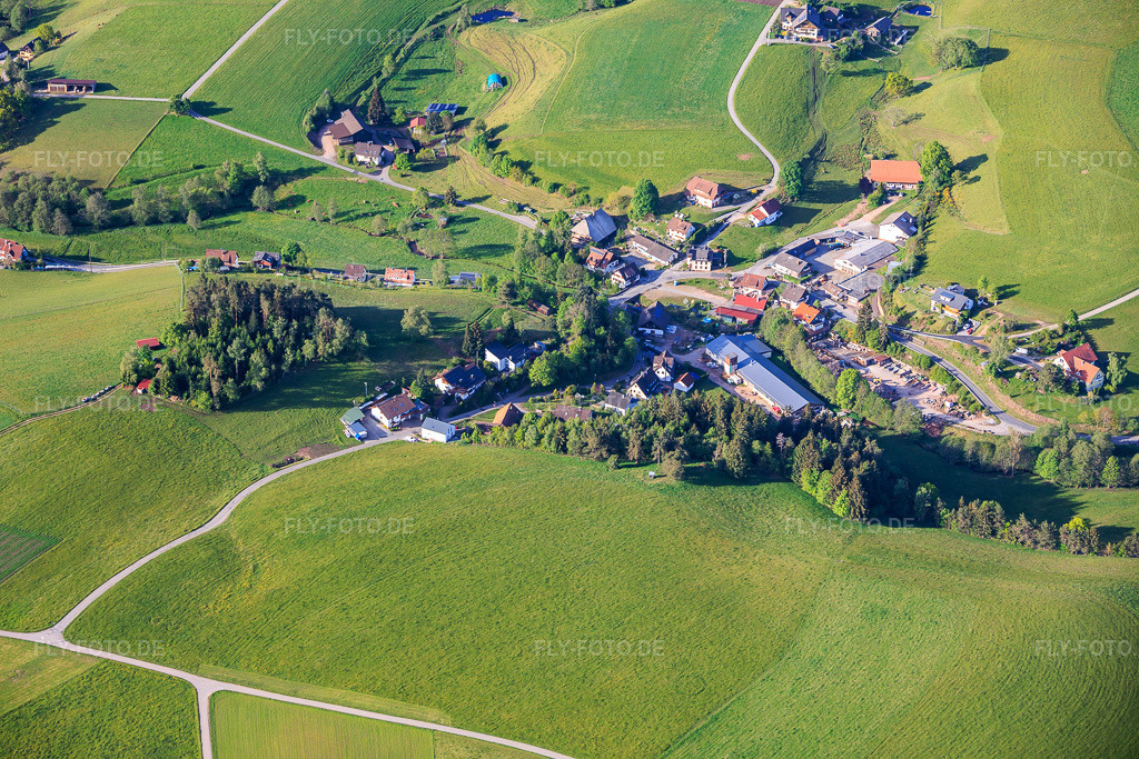 Luftbild: Ortsteil Sulzbachtal aus Norden im Ortsteil Diesenhof in Lauterbach im Bundesland Baden-Württemberg in Deutschland.Foto: IMG_156497.jpg vom 17.05.2026 durch Werner Riehm/FLY-FOTO.deAuflösung des Originals: 6000 x 4000 px