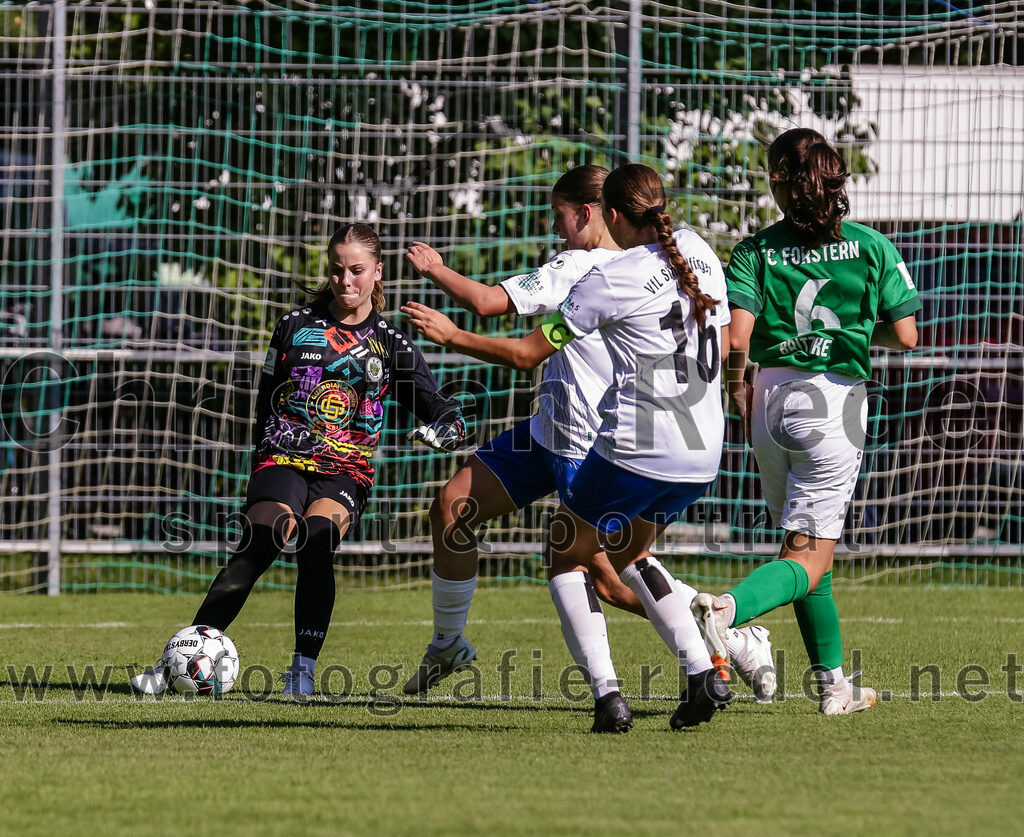 2023-09-16_083_FC_Forstern_gegen_VfL_Sindelfingen_Ladies_I | Forstern, Deutschland, 16.09.2023:
Fußball, B-Juniorinnen-Bundesliga Süd 2023 / 2024, 2. Spieltag, FC Forstern gegen VfL Sindelfingen Ladies I, Endergebnis: 4:1

Torfrau Hannah Eifler (FC Forstern, #22), Kaja Hegel (VfL Sindelfingen Ladies I, #16), Sarah Britzke (FC Forstern, #6)

Foto: Christian Riedel / fotografie-riedel.net
