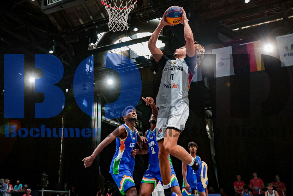 SES_TTG3X320250718-2213 | bond - Realisiert mit Pictrs.com