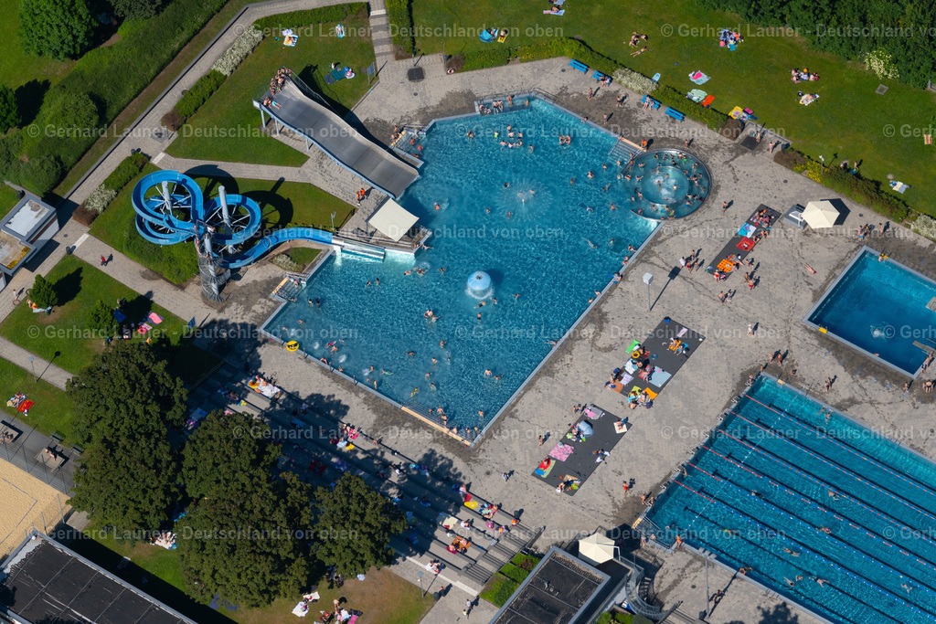 4046007 | ERFURT 14.06.2021 Schwimmbecken des Freibades " Nordbad " Im Nordpark in Erfurt im Bundesland Thüringen, Deutschland. Weiterführende Informationen bei: SWE Stadtwerke Erfurt GmbH. // Swimming pool of the " Nordbad " Im Nordpark in Erfurt in the state Thuringia, Germany. Further information at: SWE Stadtwerke Erfurt GmbH. Foto: Gerhard Launer