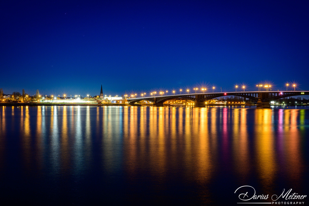 Die Theodor-Heuss-Brücke in Mainz | Die Theodor-Heuss-Brücke in Mainz am Abend