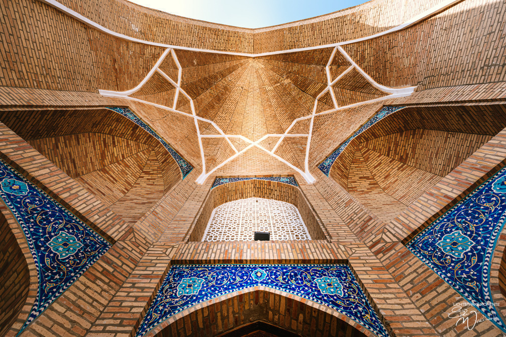 Hazrat Imam Komplex, Taschkent  | Herzlich willkommen auf meiner Seite! Ich bin Elke Wallnisch, Deine Fotografin für lichtstarke Momente. Der Name steht für alles, was mich mit der Fotografie verbindet: Das Licht und seine machtvolle Wirkung auf eine Situation oder unsere Stimmung - Realisiert mit Pictrs.com