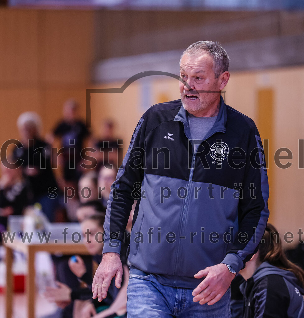2024-12-14_016_SpVgg_Altenerding_gegen_SVA_Palzing | Erding, Deutschland, 14.12.2024:Handball, Bezirksoberliga Frauen Altbayern 2024 / 2024, 9. Spieltag, SpVgg Altenerding gegen SVA Palzing, Endergebnis: 20:30Trainer Peter Mesiarik (SVA Palzing)Foto: Christian Riedel / fotografie-riedel.net