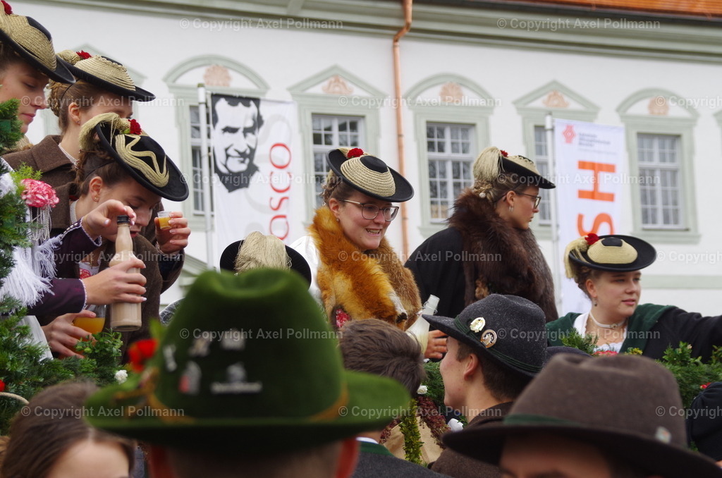 IMGP9595 | fotografiert von Axel PollmannLeonhardi Wallfahrt Benediktbeuern und Murnau, Fronleichnam, Fasching, Landschaft im Loisachtal und Benediktbeuern  - Realisiert mit Pictrs.com