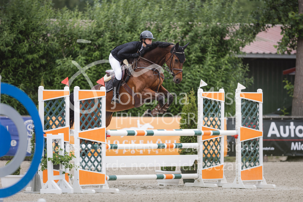 220614_Mühlen_SprPfL-407 | Late Entry Mühlen
Springpferdeprüfung Kl.L 4-7j. gl. Einlaufprüfung für 5j.Pferde
14.06.2022