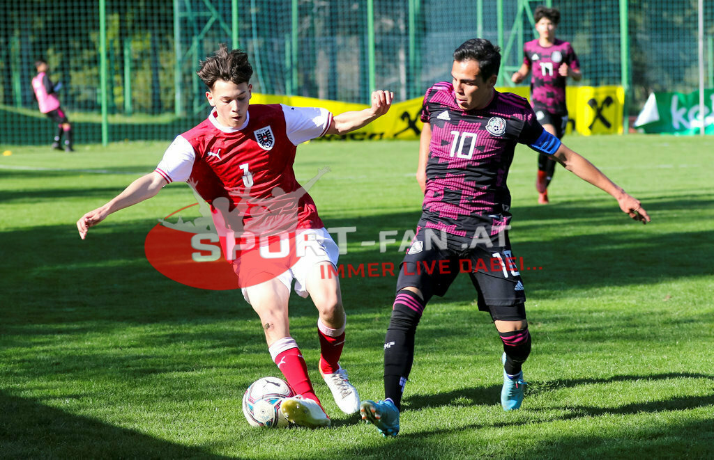 AUSTRIA U15 - MEXICO U15 | JAKOB SCHÖNY (Austria #3) Hugo Figueroa (Mexico #10) ; AUSTRIA U15 - MEXICO U15 am 29.04.2022 in Arnoldstein
(Sportplatz), AUSTRIA, (Photo by Ernst Krawagner sport-fan.at) - Realisiert mit Pictrs.com