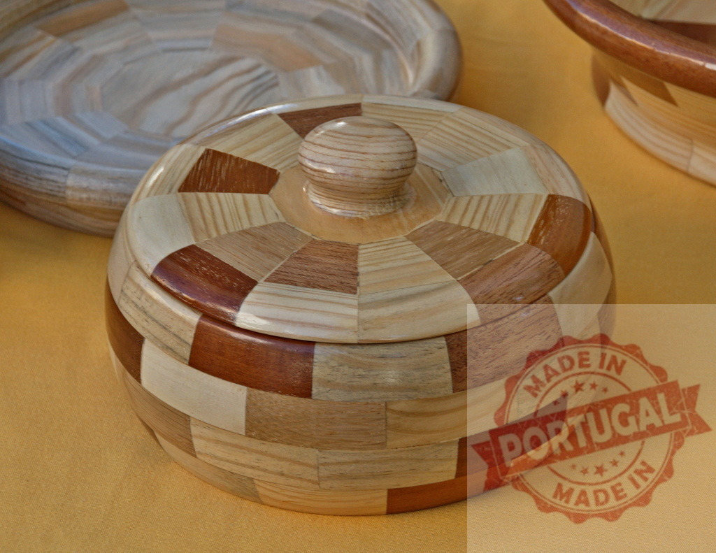 Wooden patchwork container with lid handcrafted artisan decor | Handcrafted wooden container showcasing intricate patchwork design and a fitted lid on a yellow surface - Realisiert mit Pictrs.com