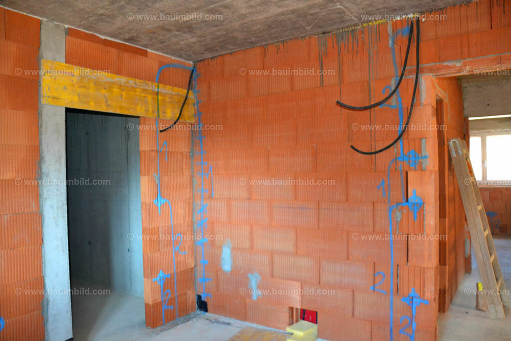 bib-lg17-elektroinstallation-0097 | Nach LV-Leistungsgruppen sortierte Detailfotos über den Bau eines Hauses. Alle Hausbau-Bilder direkt vom Urheber und Autor der Website Haus-Selber-Bauen.com