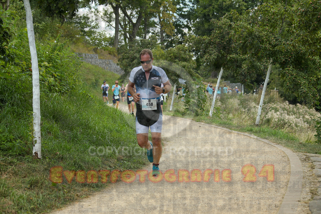 250824_1350_EX1_3912 | Sportfotografie im Rhein-Sieg Kreis, Köln, Bonn, NRW, Rheinland Pfalz, Hessen, etc. Unser Tätigkeitsfeld umfasst den Laufsport vom Volkslauf über den Marathon, Duathlon, Triathon bis zum Ultralauf wie Kölnpfad Ultra oder Schindertrail.