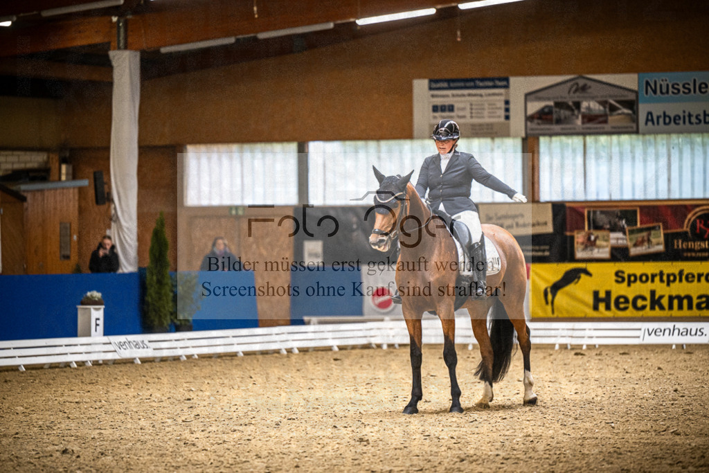 DOS_2893 | Entdecke hochwertige Reitturnierfotos von Foto Oger. Professionell, emotional und authentisch – jetzt Lieblingsmomente im Shop bestellen.Deutschlandweite Turnierfotografie. - Realisiert mit Pictrs.com