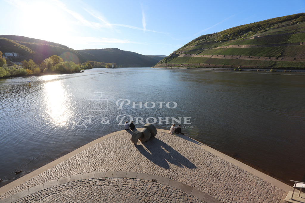 Bingen-6890 | Rhein-Nahe-Eck, der Zusammenfluss von Nahe und Rhein. Blick in das Rheintal rheinabwärts. - Realisiert mit Pictrs.com