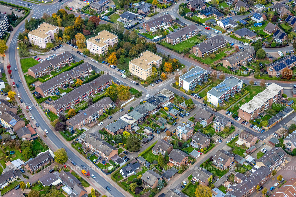 Goch251006226 | Luftbild, Reihenhaus Mietshäuser Duvelskamp, zwischen Westring und Mühlenstraße, herbstliche Bäume, Goch, Niederrhein, Nordrhein-Westfalen, Deutschland