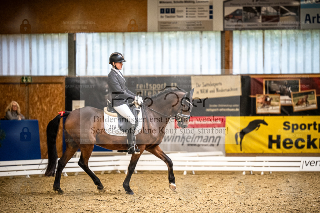 DOS_4402 | Entdecke hochwertige Reitturnierfotos von Foto Oger. Professionell, emotional und authentisch – jetzt Lieblingsmomente im Shop bestellen. - Realisiert mit Pictrs.com