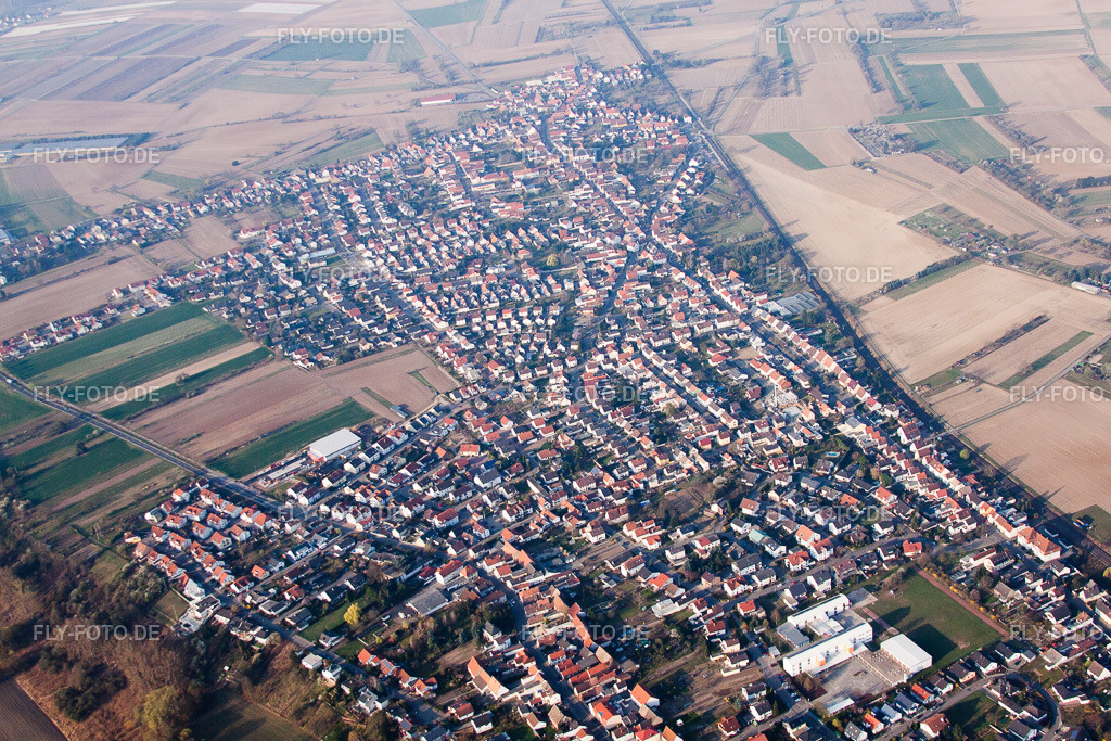 Ortsansicht | Luftbild: Ortsansicht im Ortsteil Heiligenstein in Römerberg im Bundesland Rheinland-Pfalz in Deutschland. Foto: IMG_49296.jpg vom 28.03.2012 durch Werner Riehm/FLY-FOTO.de - Realisiert mit Pictrs.com