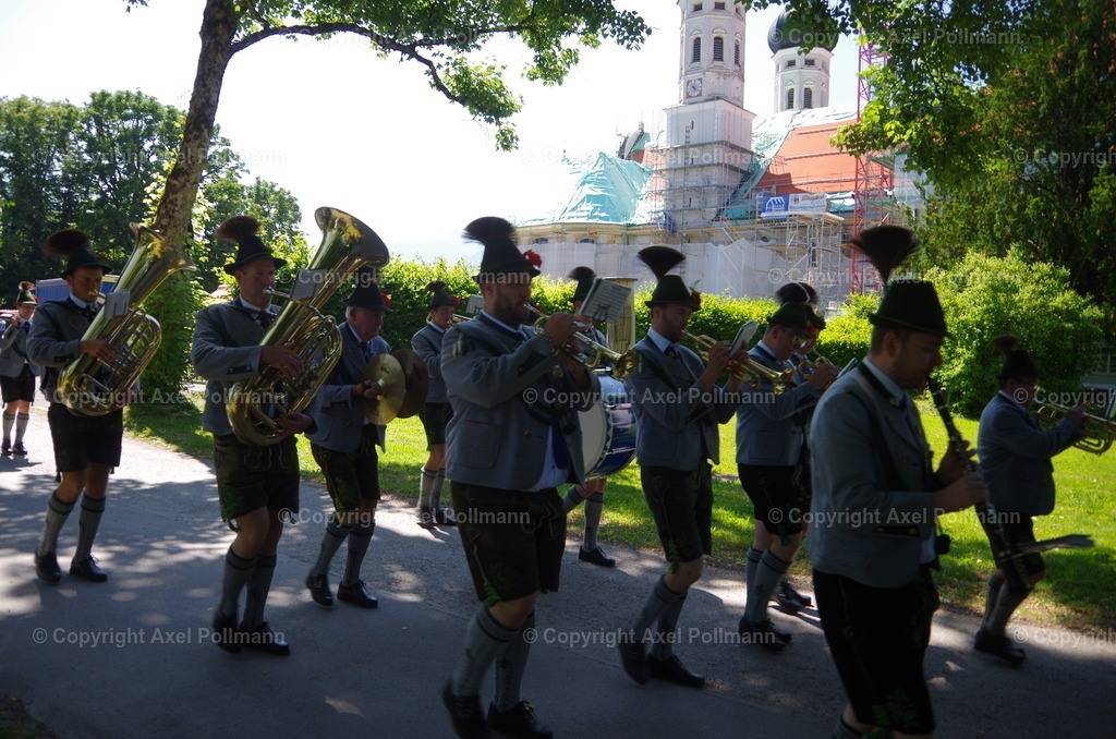 IMGP6469 | fotografiert von Axel PollmannLeonhardi Wallfahrt Benediktbeuern und Murnau, Fronleichnam, Fasching, Landschaft im Loisachtal und Benediktbeuern  - Realisiert mit Pictrs.com