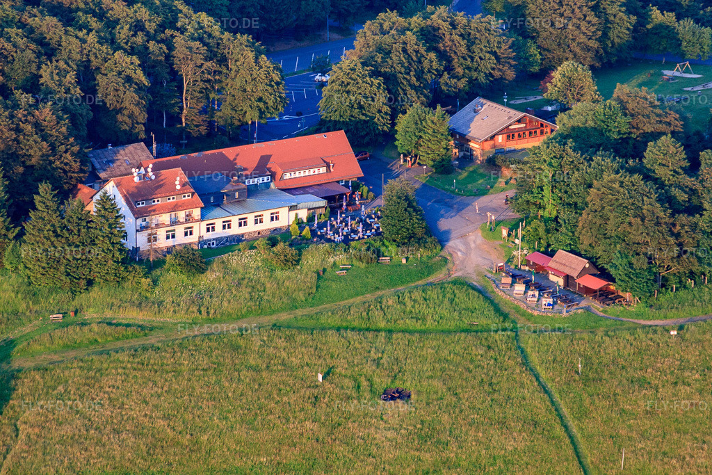 Luftbild: Berggasthof Hoherodskopf im Ortsteil Breungeshain in Schotten im Bundesland Hessen in Deutschland. Foto: IMG_68683.jpg vom 21.06.2014 durch Werner Riehm/FLY-FOTO.deWWW.BERGGASTHOF-SCHOTTEN.DE
