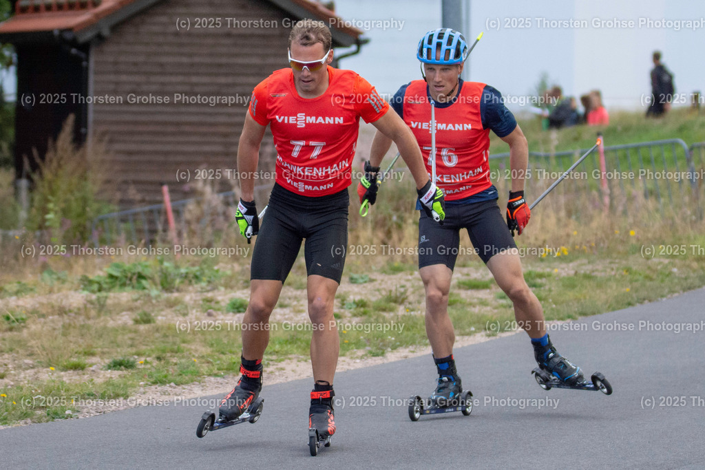 Deutsche Meisterschaften Biathlon | Deutsche Meisterschaften Biathlon, Speziallanglauf Maenner am 14.09.2018 in der DKB SKI ARENA in Oberhof, (Deutschland)

Bild: Schempp Simon vom SZ Uhingen / Zoll (77)
Lesser Erik vom SV Frankenhain / BwO (76) - Realisiert mit Pictrs.com