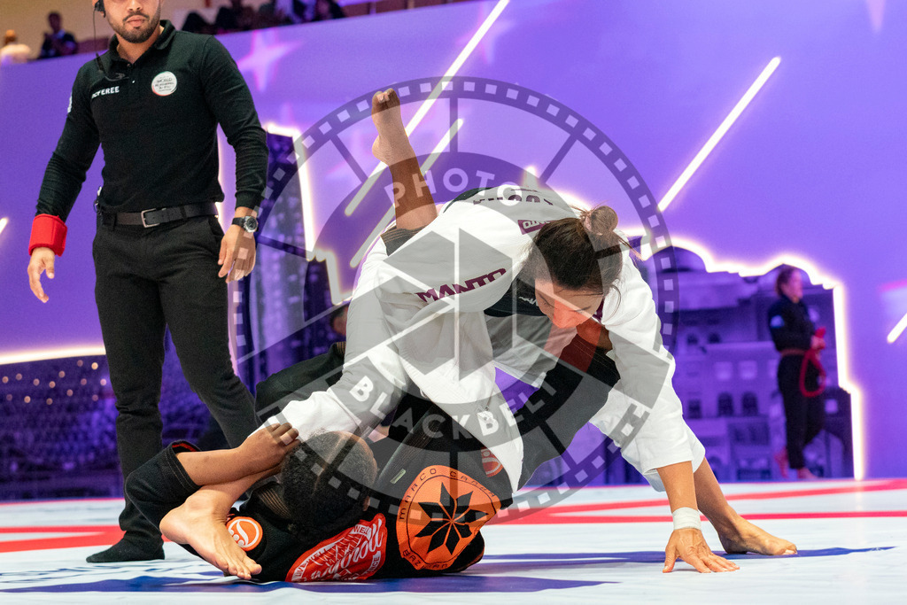 20231109PBB4322 | Fighters compete during the AJP World Professional Championship in the Mubadala Arena in Abu Dhabi, Arab United Emirates, on November 9, 2023.