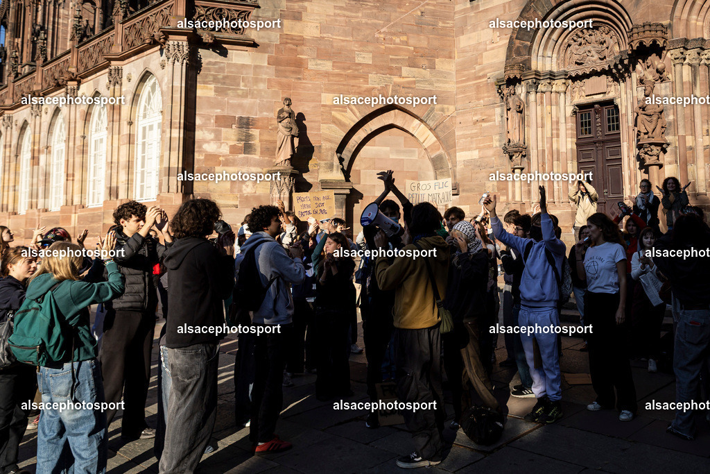 _B7A9035 | manifestation de lycéens à Strasbourg, le 6 octobre 2026, dans le cadre d’un mouvement national de protestation contre les conditions d’apprentissage. - Realisiert mit Pictrs.com