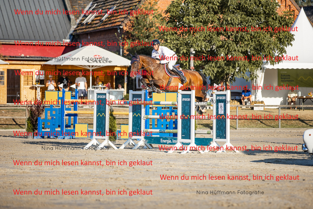 BK1A8857 | Turnierbilder Turnierfotos Nina Hüffmann Turnierfotografie Pferdefotografie Tierzeichnung Haustierzeichnung Pferdezeichnung Hundezeichnung Videograf  - Realisiert mit Pictrs.com