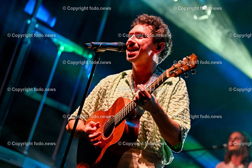 Posthof_ Julian le Play_ Open Air Konzert_ 25.08.2023-23 | 25.08.2023, Linz, AUT, Posthof, Open Air Konzert, im Bild Julian le Play (oesterreichischer Pop-Saenger, Songwriter), Rauschen Tour