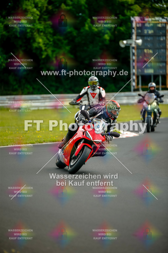 VBK-4626 | Hier findet Ihr Bilder von Touristenfahrten auf der Nürburgring Nordschleife oder von anderen Veranstaltungen die ich besucht habe. Viel Spass beim Durch Schauen 