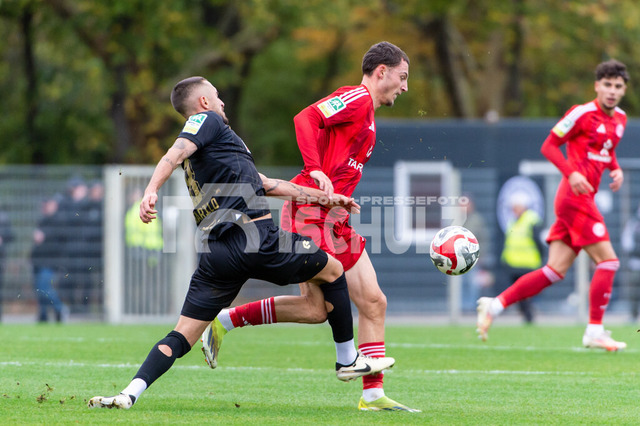 20241102_NSZ_5467 | Zweikampf Stipe Batarilo (Fortuna Köln,No.08) und Gideon Guzy (Fortuna Düsseldorf U23,No.03)DEU, Düsseldorf, 02.11.2024 Fußball, Regionalliga West, Saison 2024/2025, 14. Spieltag, Fortuna Düsseldorf U23 - SC Fortuna Köln - Realisiert mit Pictrs.com