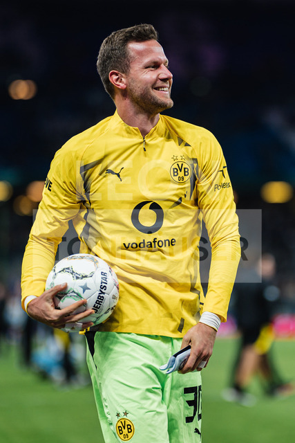 DFB-Pokal: HEBC - Borussia Dortmund, 01.09.2026 | Patrick Drewes (Borussia Dortmund, 30) lacht; Fußball, DFB-Pokal, 1. Runde: HEBC vs. Borussia Dortmund am 01.09.2026 im Volksparkstadion, HamburgDFB REGULATIONS PROHIBIT ANY USE OF PHOTOGRAPHS AS IMAGE SEQUENCES AND/OR QUASI-VIDEO. - Realisiert mit Pictrs.com