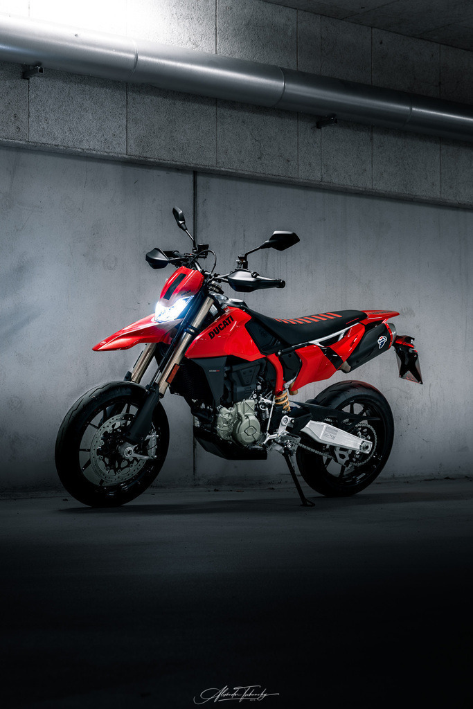 Hypermotard 698 Mono | Entdecken Sie die faszinierende Welt von Alexander Tschuncky Arts: Kreative Fotografie, atemberaubende Automobilkunst und hochwertiger Bilderdruck. Lassen Sie sich inspirieren! - Realisiert mit Pictrs.com